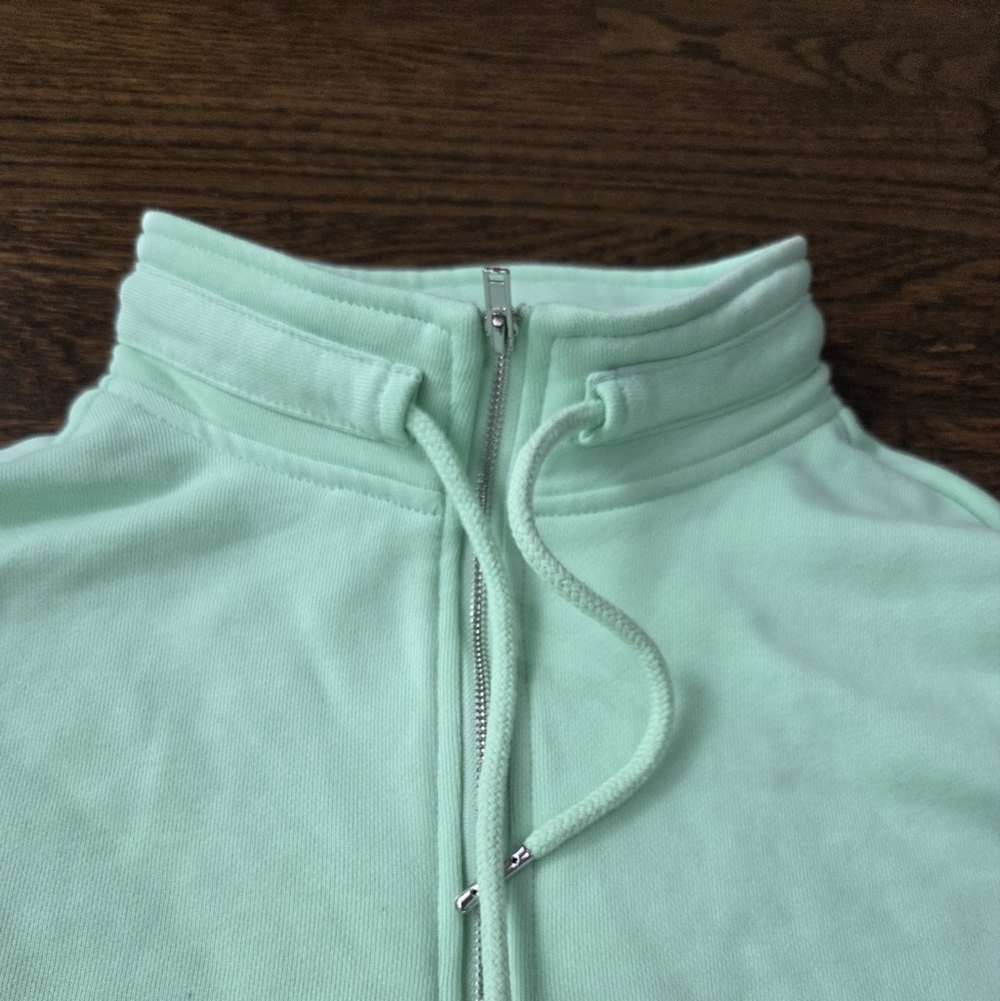 NWOT Mint Green Cropped Pullover size S - Picture 2 of 9